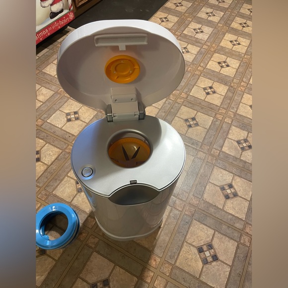 diaper pail - Picture 2 of 5